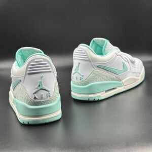 Wmns Jordan Legacy 312 Low White Light Dew
